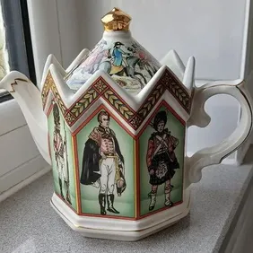 Sadler Duke of Wellington (Waterloo) Teapot, vintage style, retro