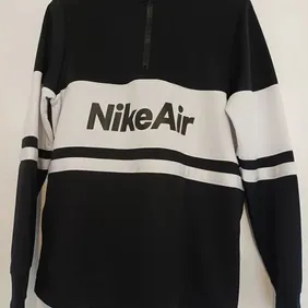 Brand new large Nike tracksuit never been worn just couldn't take back. 