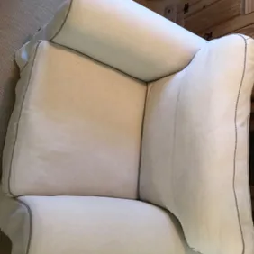  Very comfortable and clean armchair.