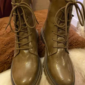 Faux leather boots, size 39, new with tags, caramel colour. Registered Vegan. Maker: Tamari’s