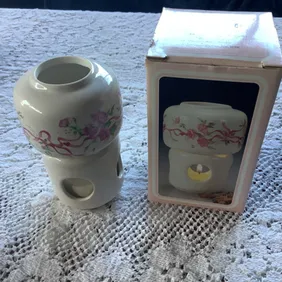 Delicate Beauty and Fragrance - Room Scenter - with Candle and Pot Pourri - Vintage but unused