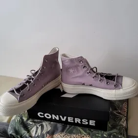 Womens Light Purple/Lilac Converse Platform Hi Top Sneakers. Size UK 5.5. Brand new.  Never worn.  C