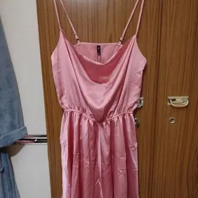 peach satin dress size 10-12 zaful Nwt has cowl chest and stretchy at the waist with ties at the fro