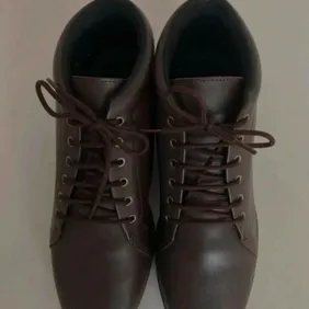 Grosby Free Step Leather Boots Size 7 - Brown Lace Up Flats, Heel 1", Very Good ConditionGently used