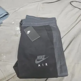 NIKE SLIM FIT TRACKPANTS – BLACK UK L