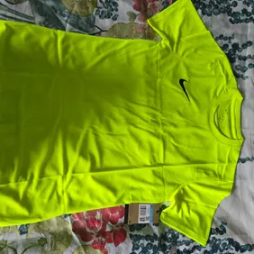 Brand New Nike Volt T-Shirt Medium - High Demand Summer Color with TagsGet ready for summer with thi