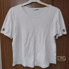 Women's White Tshirt Size 14 Marks And Spencer Worn once has 2 mock buttons on the sleeves