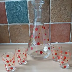 Red spot 'Atomic' Decanter with 4 shot glasses, retro, vintage, mid century