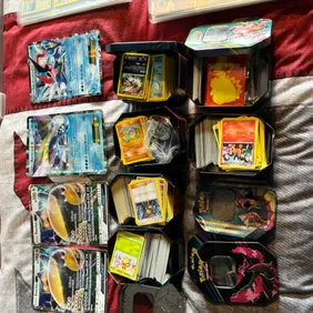 Large amount off Pokémon cards happy bidding 