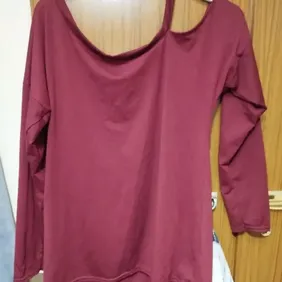 new look dark Red top size 14 dark Red darker than pictures dropped sleeves with shoulder and cold s