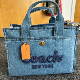 Eco-Chic Denim Tote: Style Fuses with Sustainability