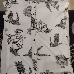 Select Size 8 Bird Button Back Tshirt Size 8 Worn a couple of times but still good condition