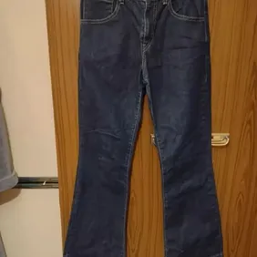 Dark blue levis jeans bootcut never worn has no size label but they are about a 10