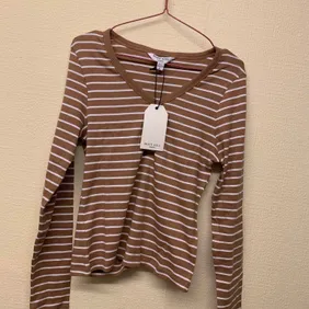 Women's long sleeve top from Brave Soul. Size Large. Approx 22" in length and 17" pit to pit. Beige