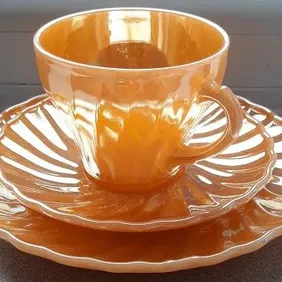 Anchor Hocking, 'LUSTRE SHELL' CUP/SAUCER/SIDE PLATE trio, Retro Vintage