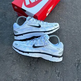 NIKE P-6000 WHITE METALLIC SILVER BLACK