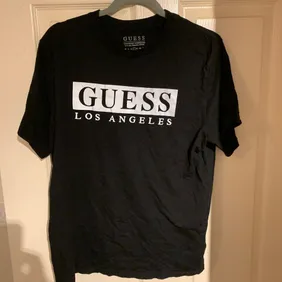 Guess T-shirt size L excellent conditions 