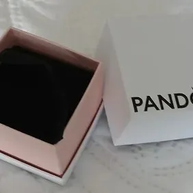 Pandora ring box, white, 5 w x 5 t x 4 d