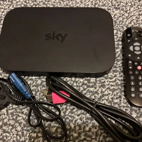 Sky Q Box EM150 with Remote, Power Cable and HDMI.