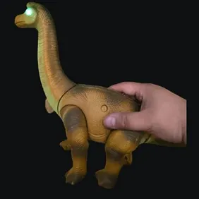 New world Dinosaur, makes sounds and it can move with the remote control, the item comes in original