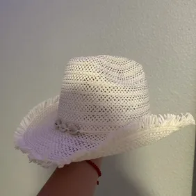 Elegant Simplicity: Chic White Women's Hat