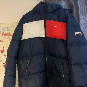 Tommy hill finger puffer coat lovely colour was expensive wen it was purchased brand new this is siz