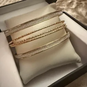 Stunning bracelet for women brand new 