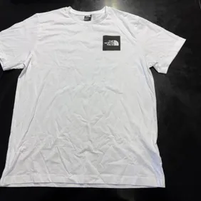 The North Face Men's White T-Shirt Size L