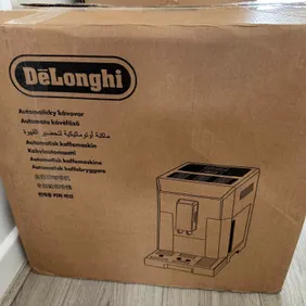 Delonghi Cappuccino bean to cup coffee machine brand new only few scratches on the panel 