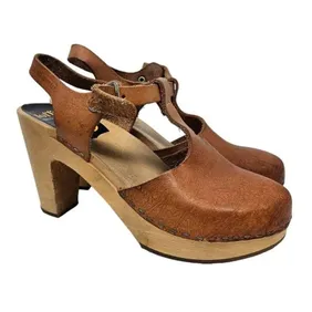 Step into Retro Chic with Hasbeens! Authentic Brown Clogs for the Timeless Fashionista