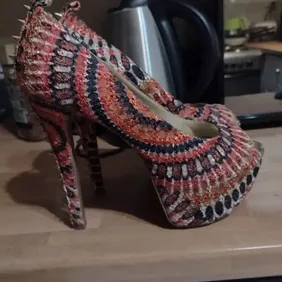 Beautiful River island High heel Shoes Size 6 only worn once for a couple hours but a bit to big for