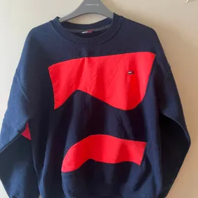 Vintage Tommy Hilfiger Crewneck Sweatshirt - Classic Red, Size LRediscover timeless style with this 
