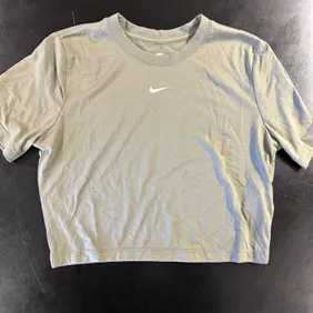 Nike slim fit Cropped top