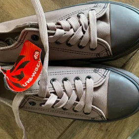 Brown pumps size 3, new in box. Urban beach