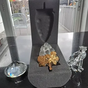 Glamorous Swarovski Crystal Grape Cluster & Jaguar Figurine - Elevate Your Decor