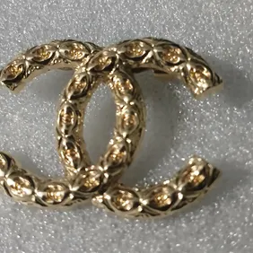 Vintage Crystal Peacock Brooch | Elegant Sparkling Feather DesignAdorn yourself with elegance – this