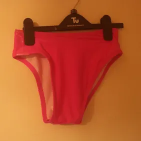 brand new women bikini bottoms size 4 red    picture is just for display purpose u will receive new 