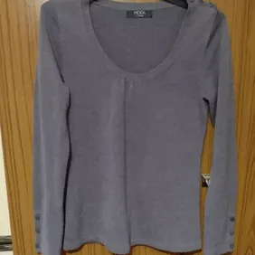 Purple Jumper Size 8  Worn a few times and has some bobbling but doesn't make it look bad in great c