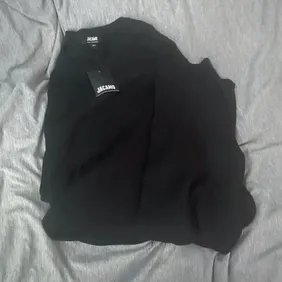 Hasn't Been Worn, New, Still Has The Tag, No Marks, Clean