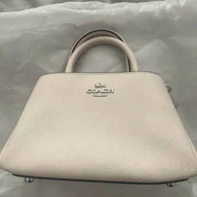 Pristine Elegance: Your Perfect White Bag