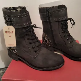 Womens Grey Anthracite Mustang Ankle Boots with zipper. Size UK 5. Brand new.  Never worn.  Comes wi