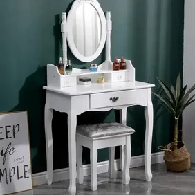 WHITE MAKE  UP  BENCH. 1 YEAR OLD.