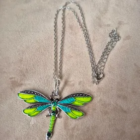Dragonfly pendant silver plated new 20"chain green 