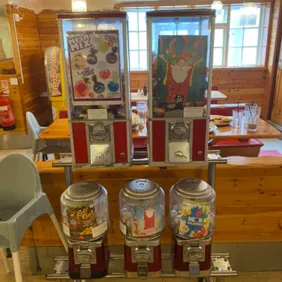 Beaver toy vending machine