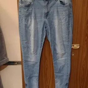 Light Blue Mom Jeans Zipped Ankles Size Xxl About 14-16 never worn has distressed look with small ri