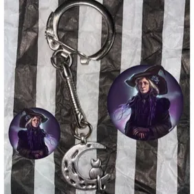 Enchanting Moon & Cat Keychain – A Mystic Accessory for Witches