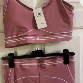 New ALO Yoga Gym Set UK Size 10-12 - Perfect Fit & Style for Your Workout!Incredible chance to grab