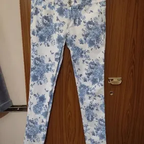 floral skinny jeans size 10 Nice jeans white with blue flowers never been worn