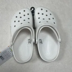 Step into Comfort: UK Size 6 White Crocs Sandals!