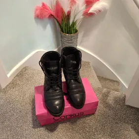 Russell Bromley black leather ankle boots uk6 Eu39